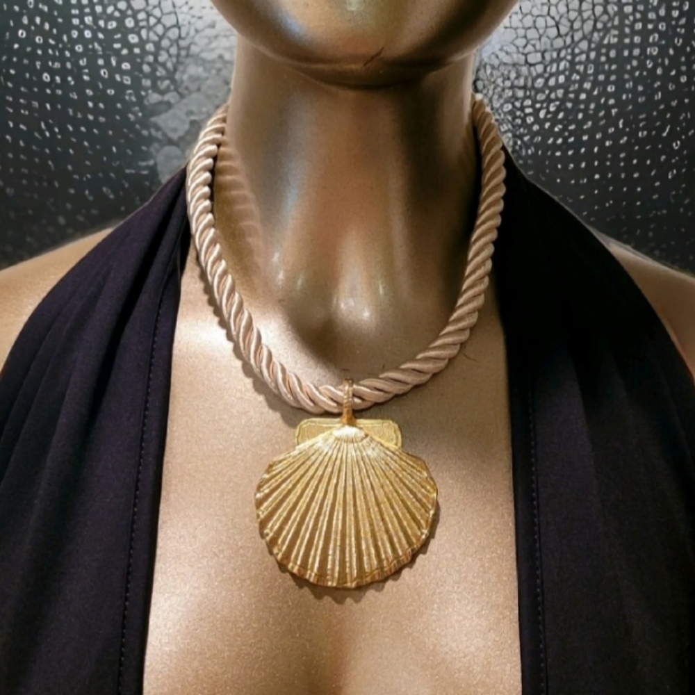 NWT Gold Seashell Pendant Ivory Silk Rope Bohemian Necklace